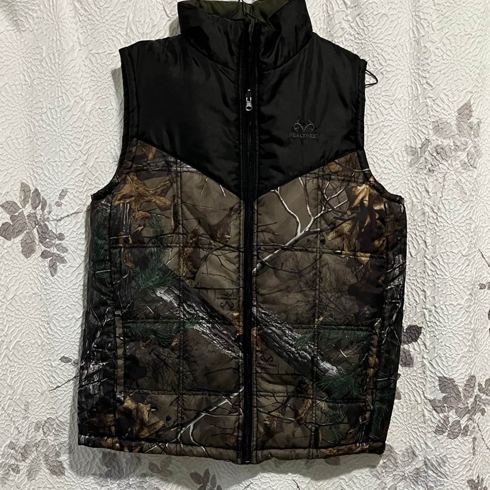 Realtree Camo Vest with Black and Green
